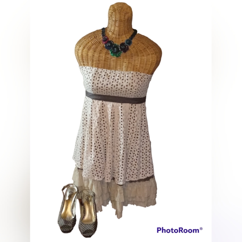 Ryu classy dress featured with Candies (not one scratch) and a porcelain Halmy